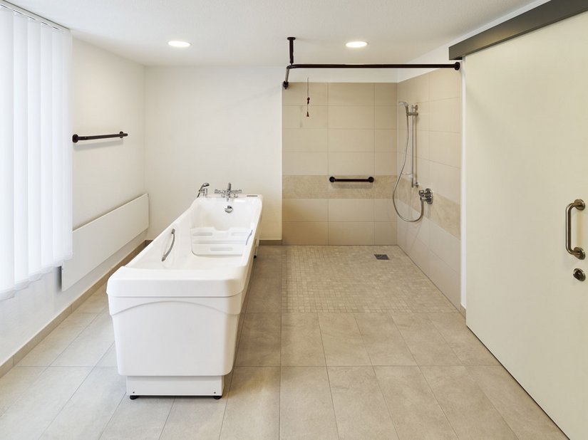 Moderne sanitäre Anlagen stehen zur Pflege der Bewohner zu Verfügung.