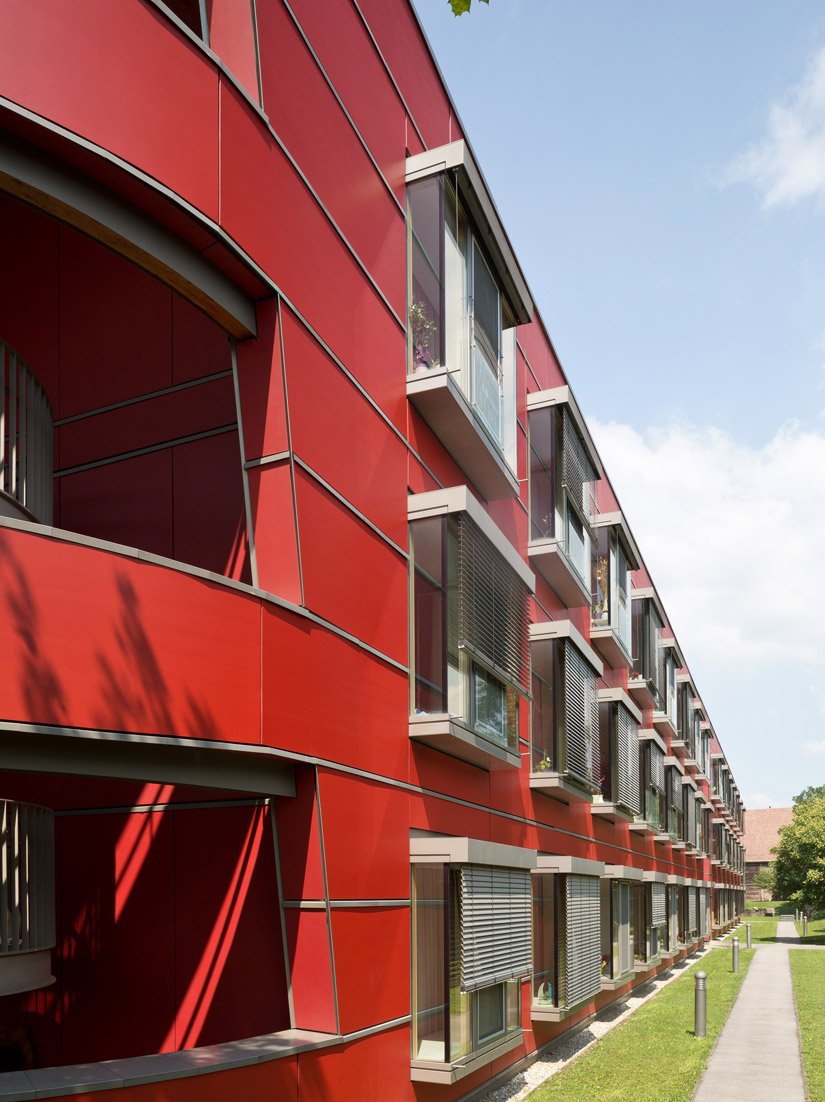 Das mit dem NÖ Holzbaupreis 2007 ausgezeichnete NÖ Pflege- und Betreuungszentrum "Arche Stockerau" ist der erste dreigeschossige Massivholzgebäudekomplex in Niederösterreich.