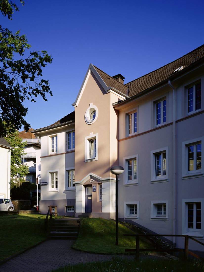 Fassade Dachgeschoss, Bossen Eingang: 09.06.03, Fassade: 15.06.09, Treppenhaus: 24.09.15, Sockel: 18.06.18, Tür: 57.09.24