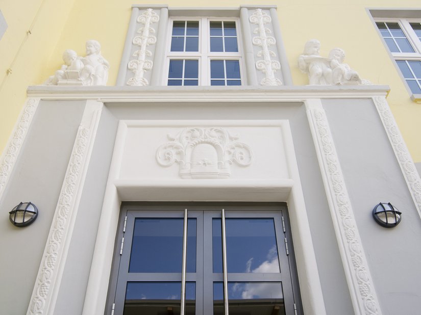 Historische Fassadendetails wurden stilvoll in Szene gesetzt.