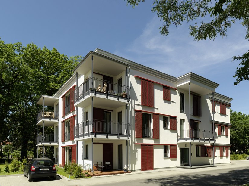 Die Gruppe neuer Wohngebäude entstand in unmittelbarer Nähe zum Filmpark Babelsberg.