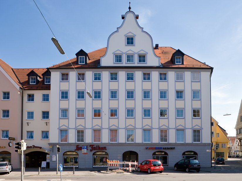 Fassade Hauptgebäude: 09.06.06, Bauzier, Bossenfassade Hauptgebäude: 60.06.15, Gesimse Hauptgebäude: 99.00.27, Absetzflächen Hauptgebäude, Mittelbau: 09.09.09, Fassade Nebengebäude: 15.09.15