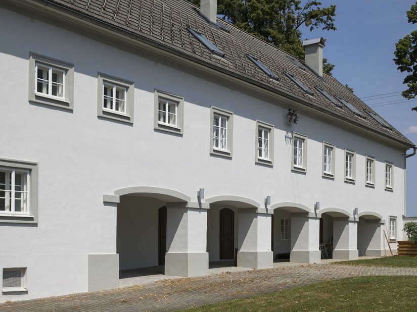 Die dezent betonten Arkadenbögen fügen sich&nbsp;nahtlos und ohne aufdringlich zu wirken in das Fassadenbild ein.