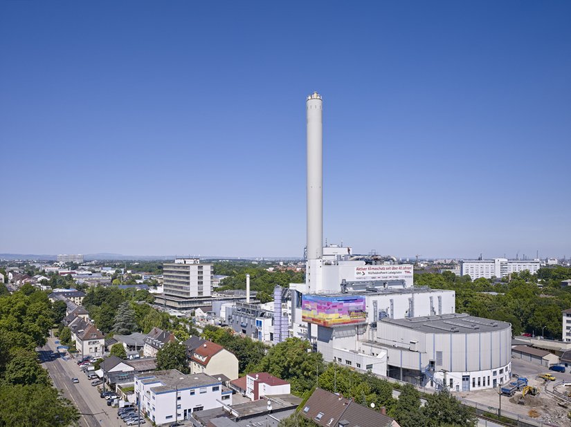 Ludwigshafen hat ein neues, farbiges Wahrzeichen, dessen Energie sich weithin entlädt.