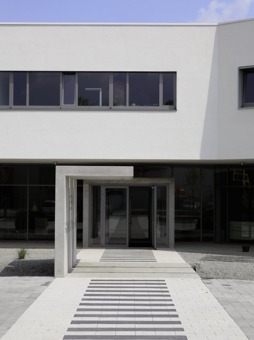 Als „Null-Emissions-Gebäude“ repräsentiert der Neubau das innovative Unternehmen.