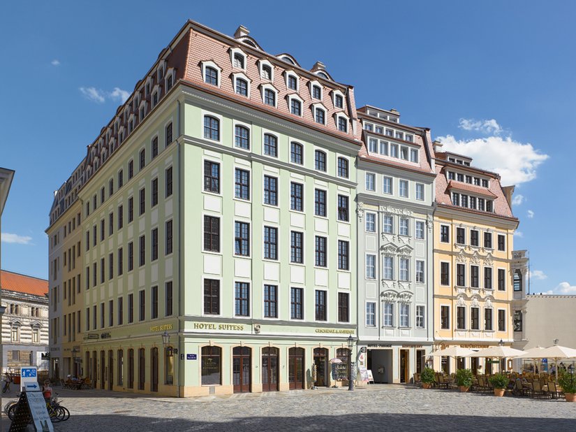 An der Nordfassade des &quot;Hauses zum Schwan&quot; (links im Bild) schließen sich in der Salzgasse zwei Neubauten in der städtebaulich gewünschten schlichten Fassadenoptik nahtlos an.