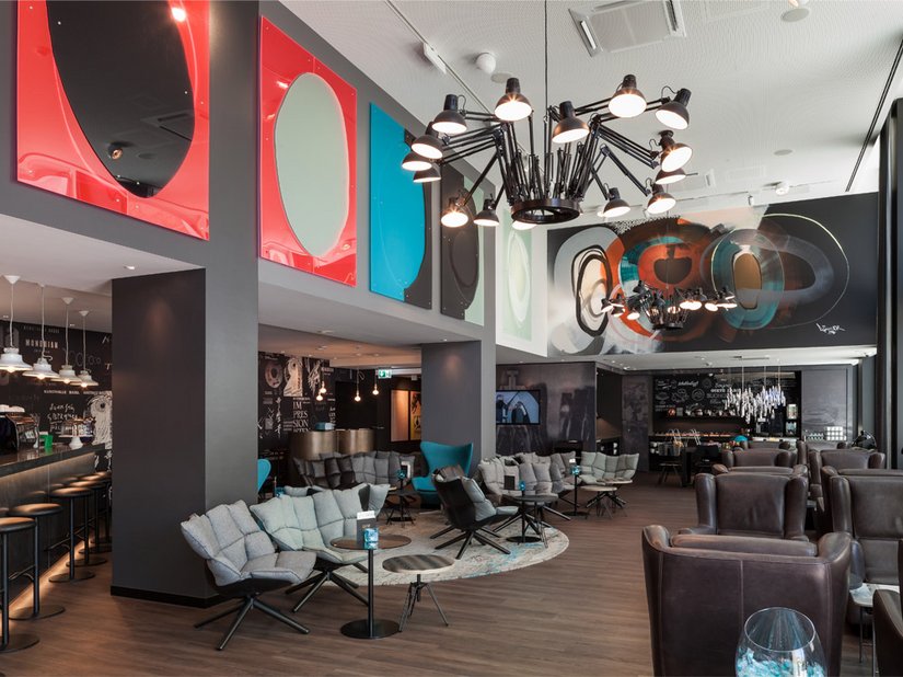 2016 eröffnete die mehrfach ausgezeichnete Budget Design Hotelgruppe Motel One in Basel ihr erstes Hotel in der Schweiz.