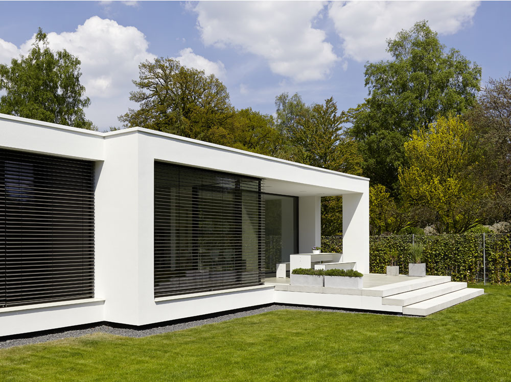 Offene Gartenfassade mit Blick ins Grüne