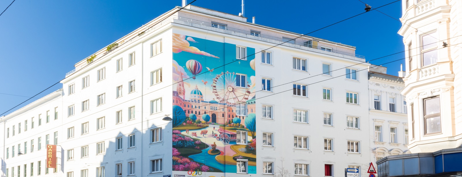 Fassadengestaltung mit „Deine Zukunft ist bunt“